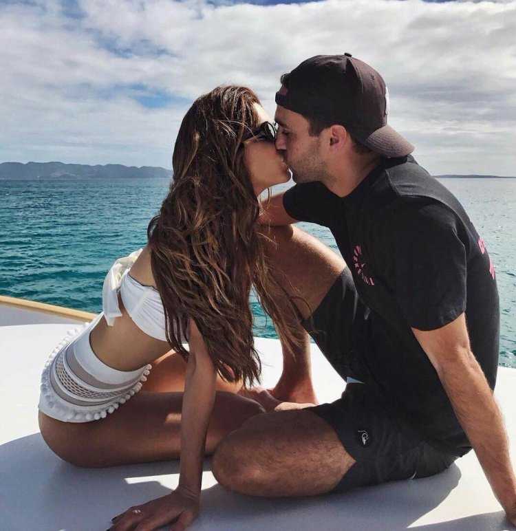 Женщина принадлежит тому с кем оживает ее нежность цитаты