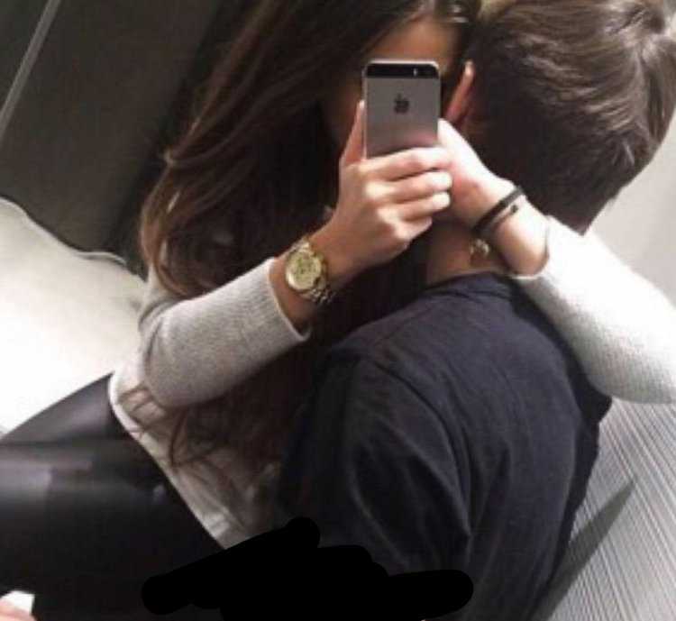 Симпатичная брюнетка с парнем61