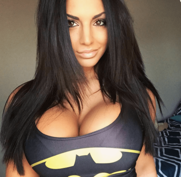 Деми Роуз селфи