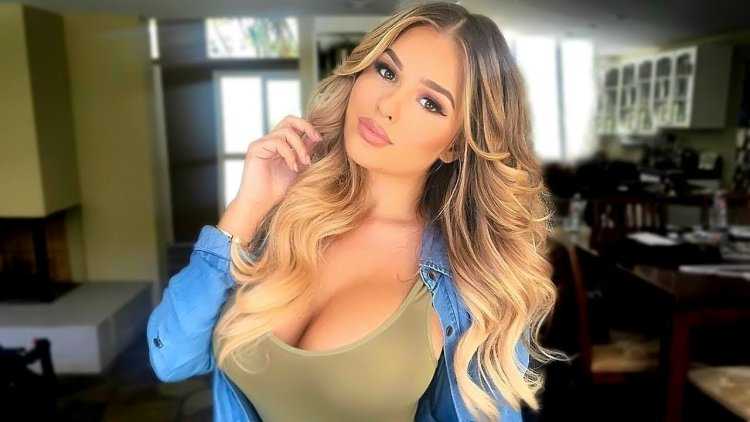 Деми Роуз селфи