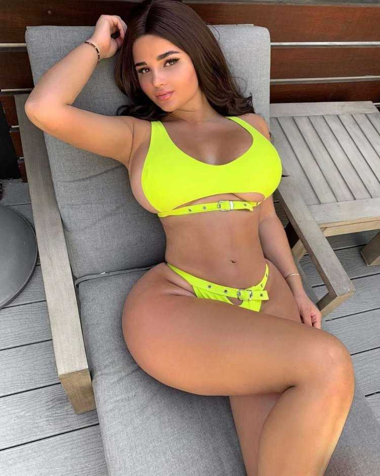 Валери Коссетт грудь