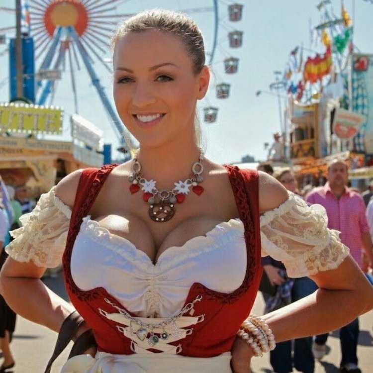 Jordan Carver Октоберфест