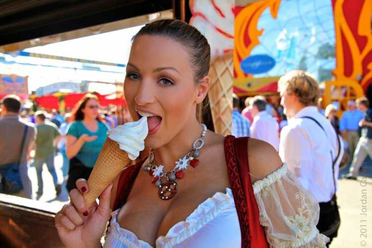Jordan Carver Октоберфест