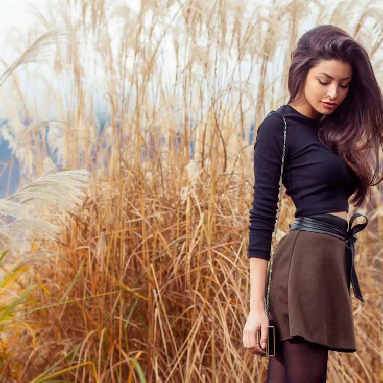 Шатенка на природе