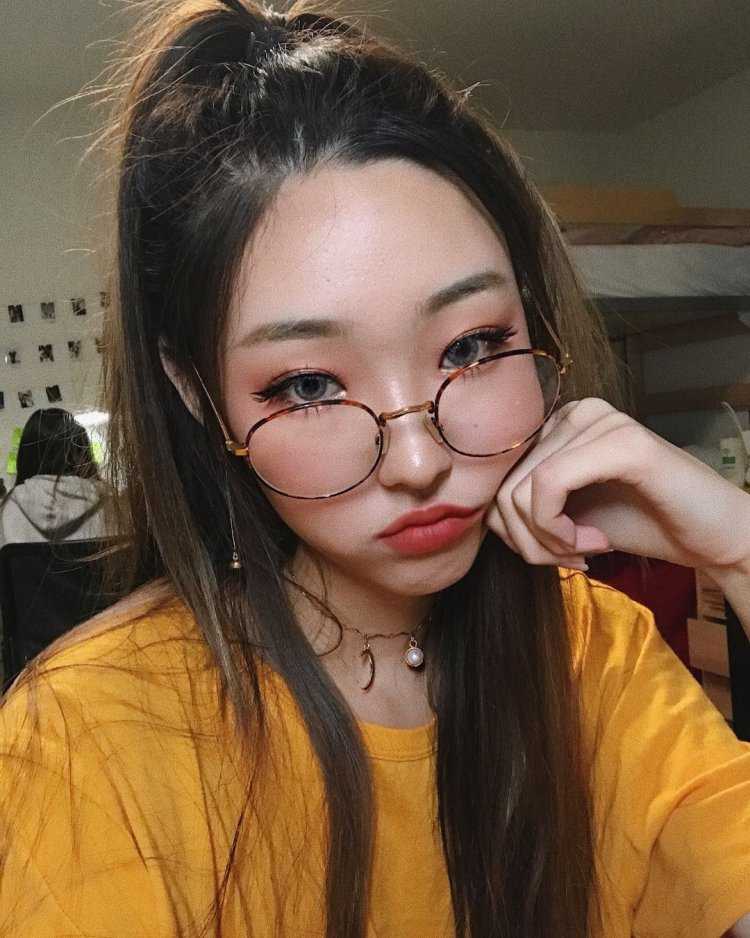 Красивые кореянки в очках