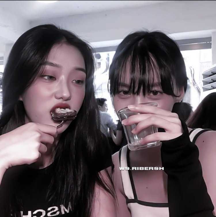 Кореянки дурачатся