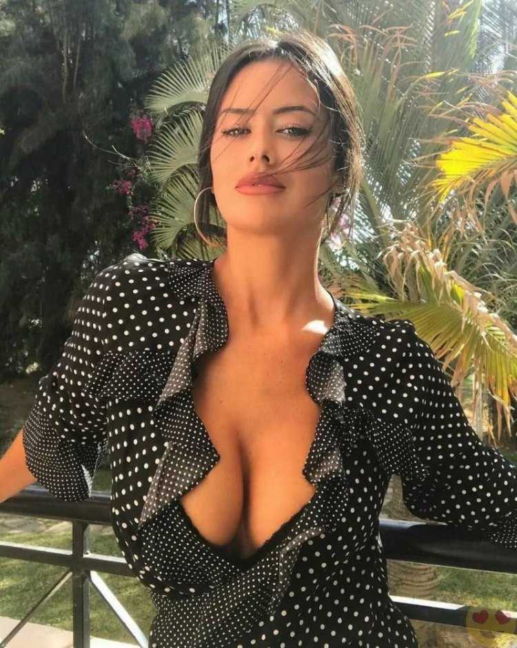 Ева Падлок грудь