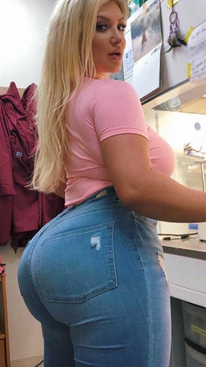 Neiva Mara в шортах