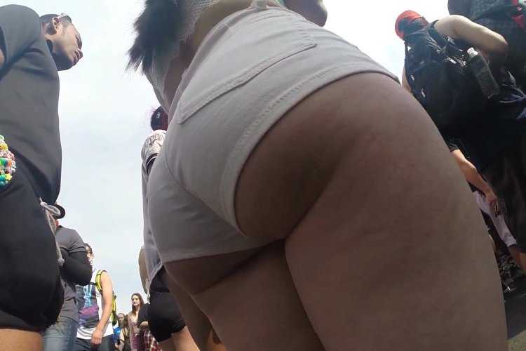 Девушки с большими попами в джинсах