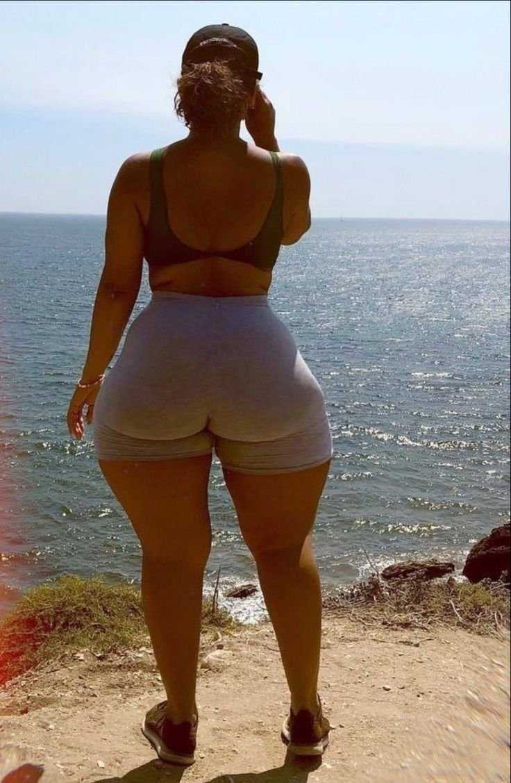 Сочные женщины на море частное