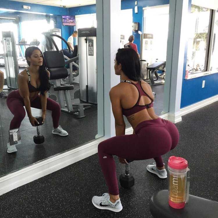 Katya Elise Henry в штанах