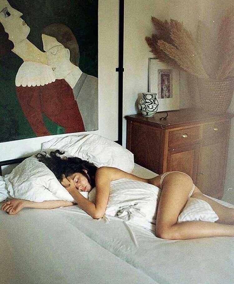 Спящие брюнетки65