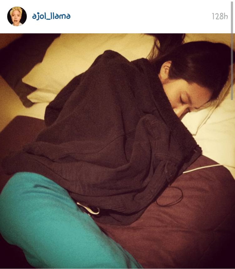 Девушка спит без лица