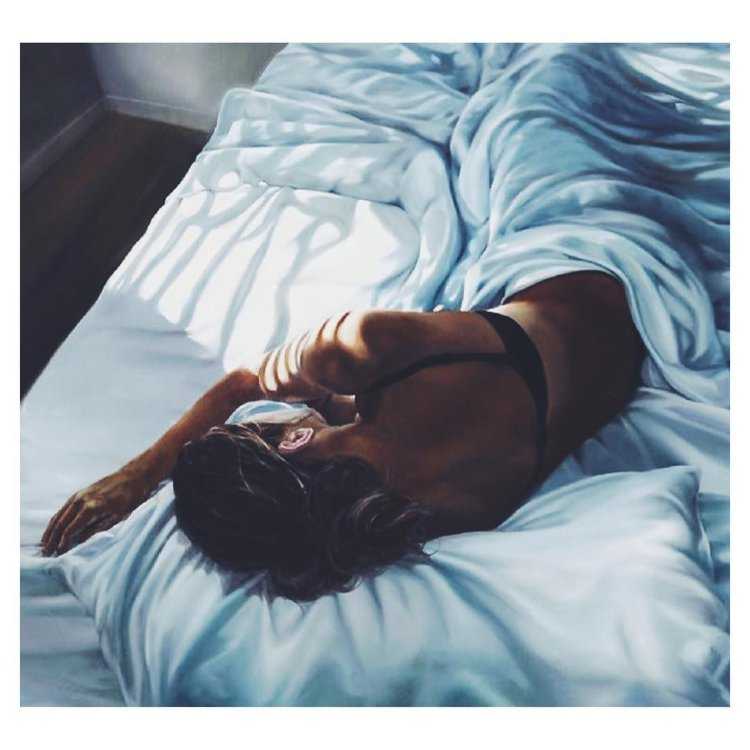 Картинки на аву для девушек лежа