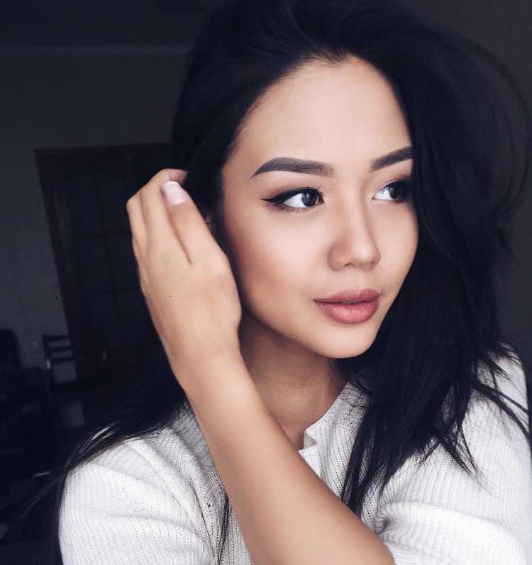 Айя Шалкар грудь