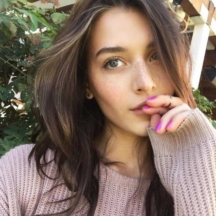 Джессика Клементс селфи