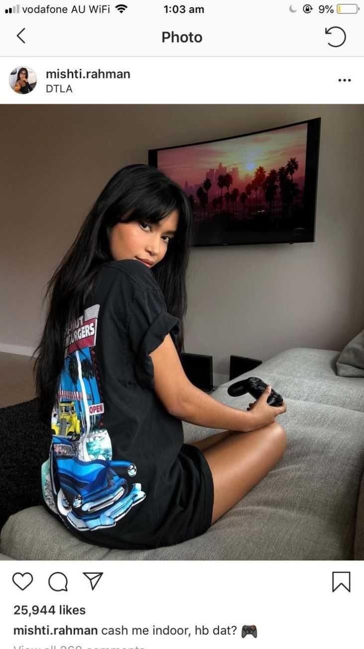 Девочки с черными волосами в мини