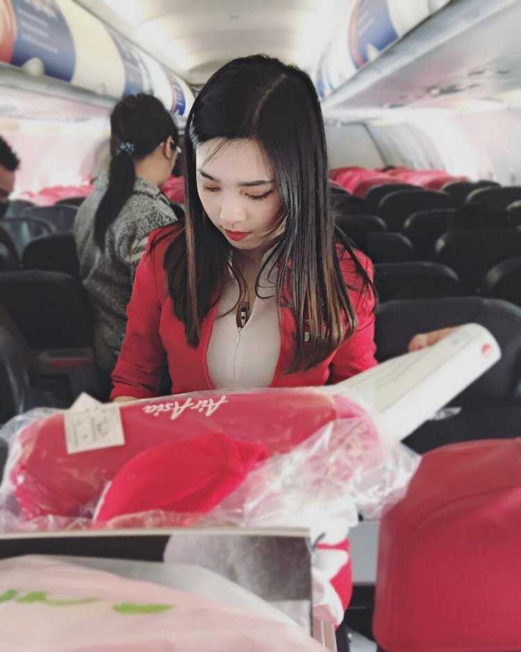 Стюардесса авиакомпании AIRASIA майбел