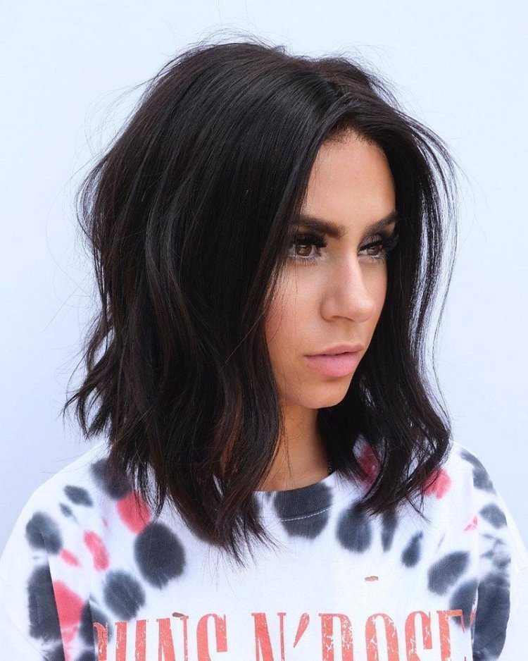 Удлиненное каре на черные волосы