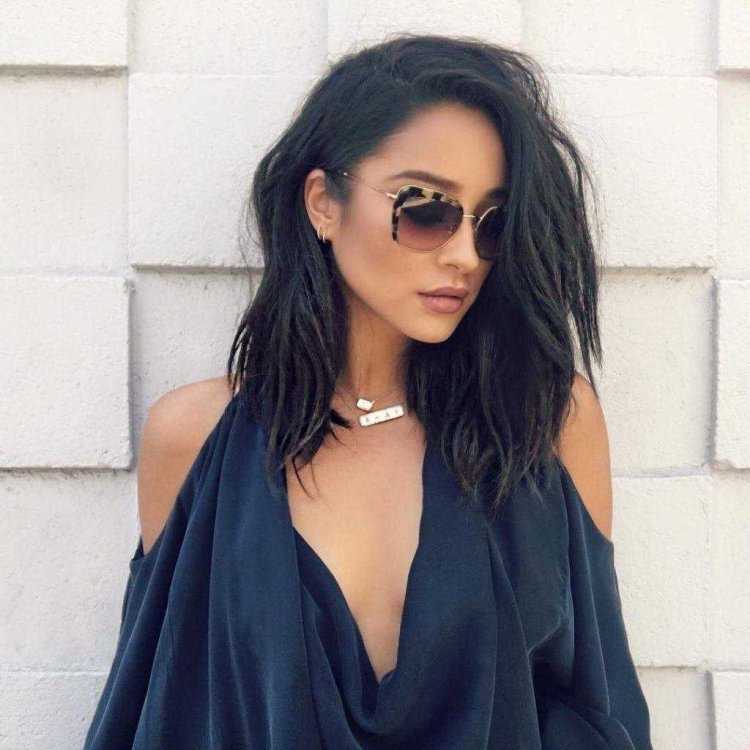 Шей Митчелл с челкой