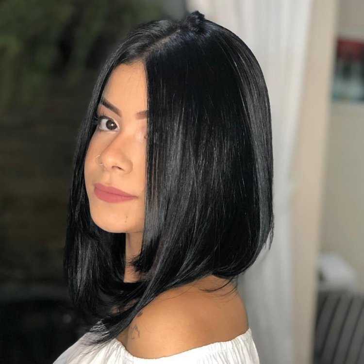 Градуированное каре черные волосы