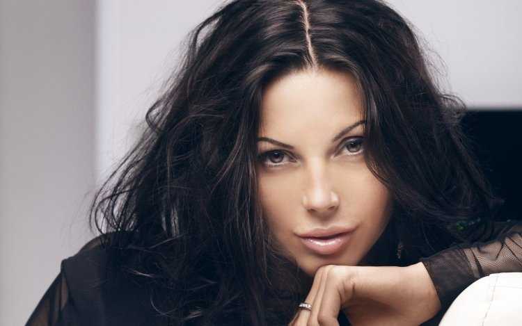 Красивые брюнетки