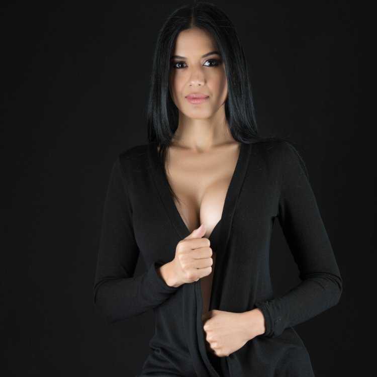 Алла Бергер декольте