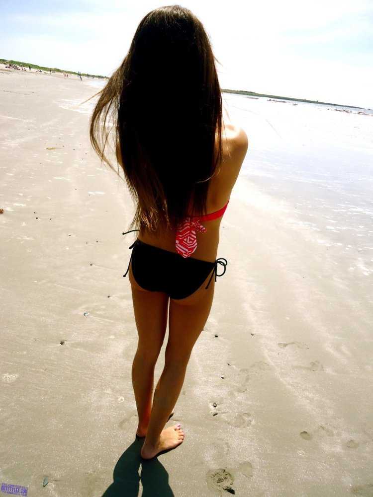 Девушки 16 лет брюнетка со спины