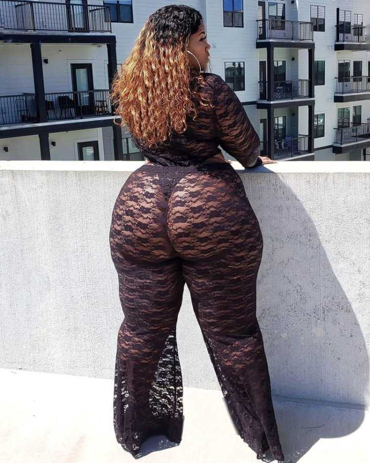 Jailyne Ojeda в платье