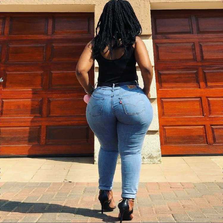 Попы в платьях