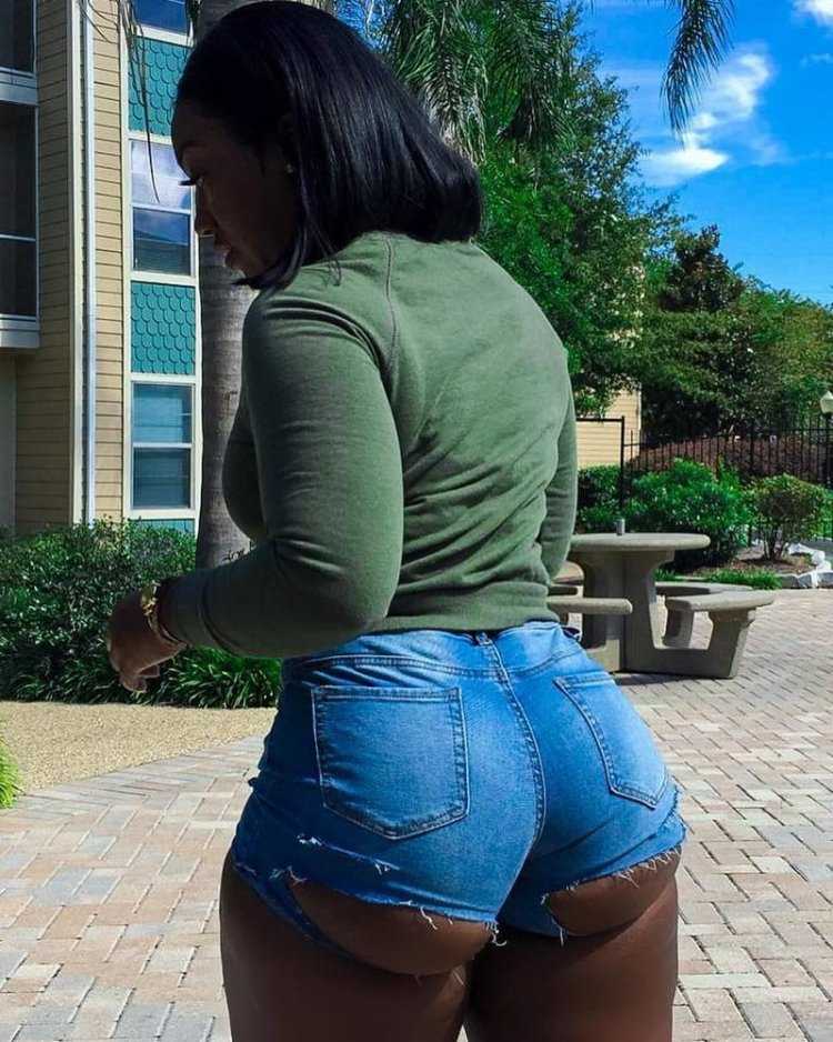 Большие задницы в джинсах