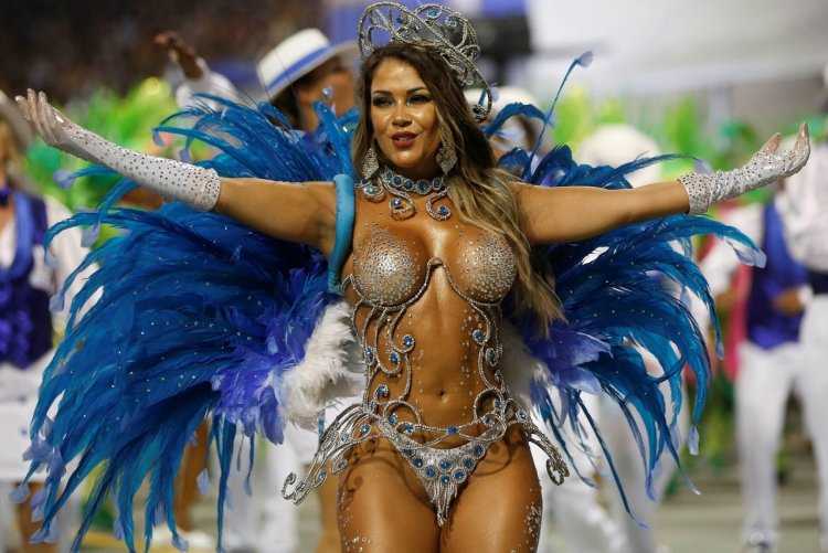 Андреа Мартинс Бразилия карнавал