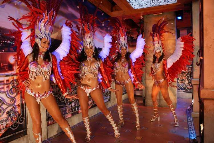 Группа бразильских танцовщиц