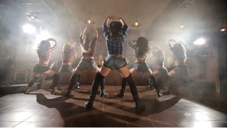 Майли Сайрус бути дэнс