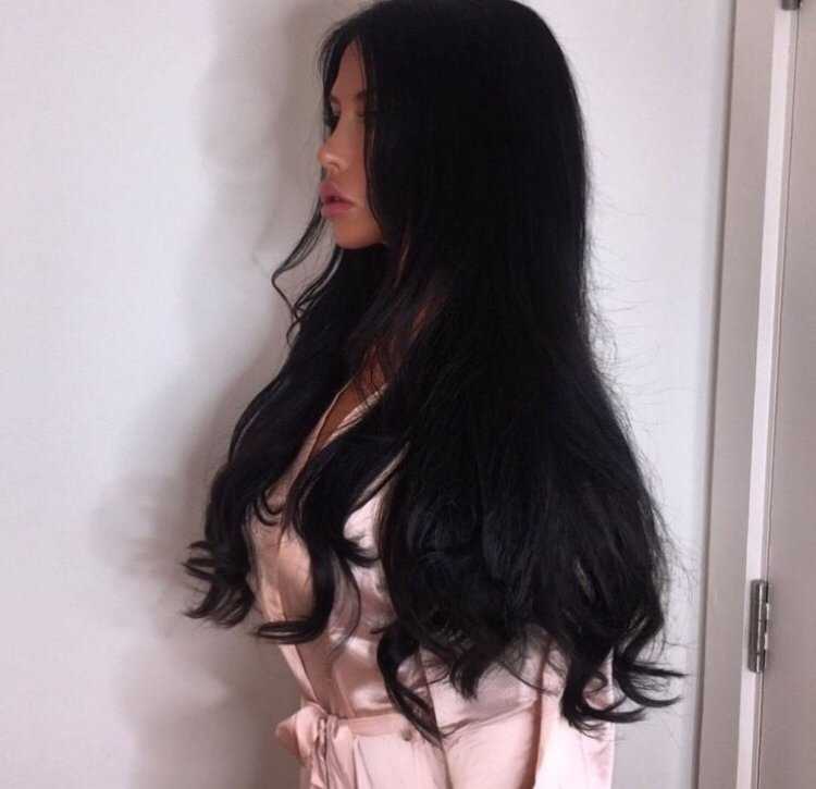 Селфи девушек с черными волосами