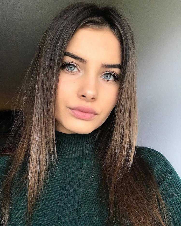 Шатенка с зелеными глазами