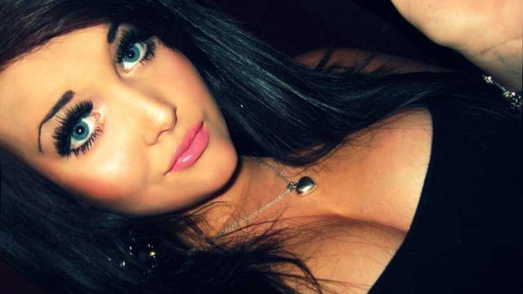 Красивая девушка на аву правдоподобная