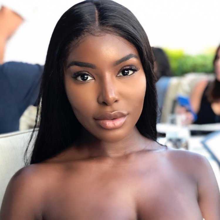 Темнокожие девушки с черными волосами