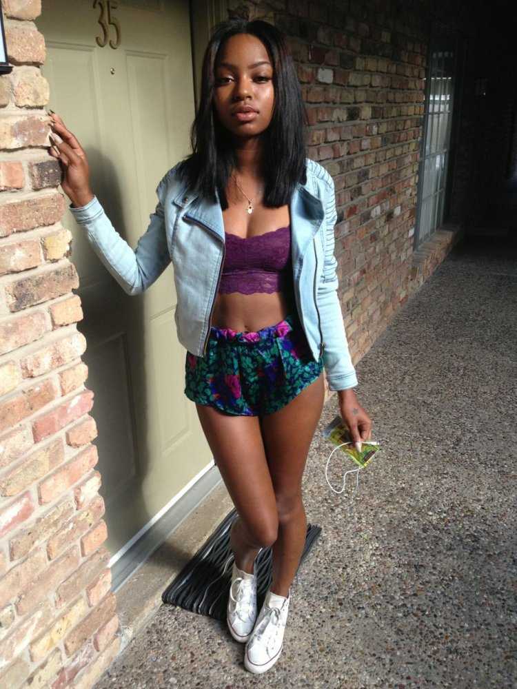 Кореянка с сигаретой