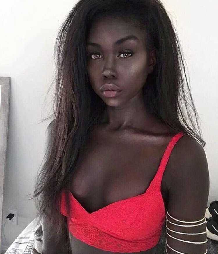 Адриана махогани чернокожая модель