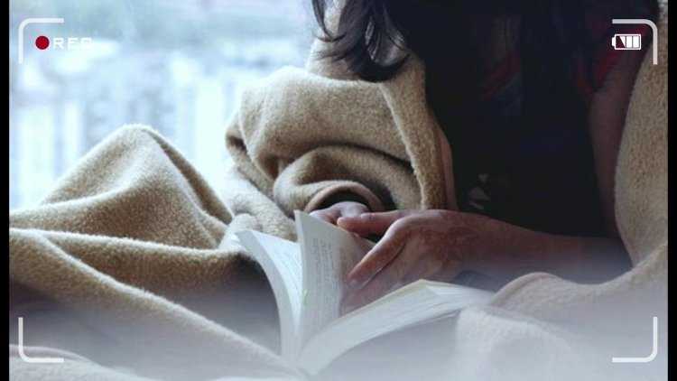 Девушка в пледе