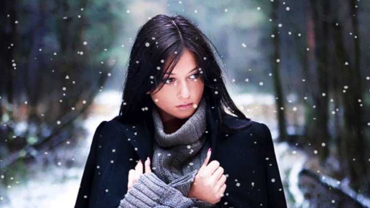 Брюнетка зимой