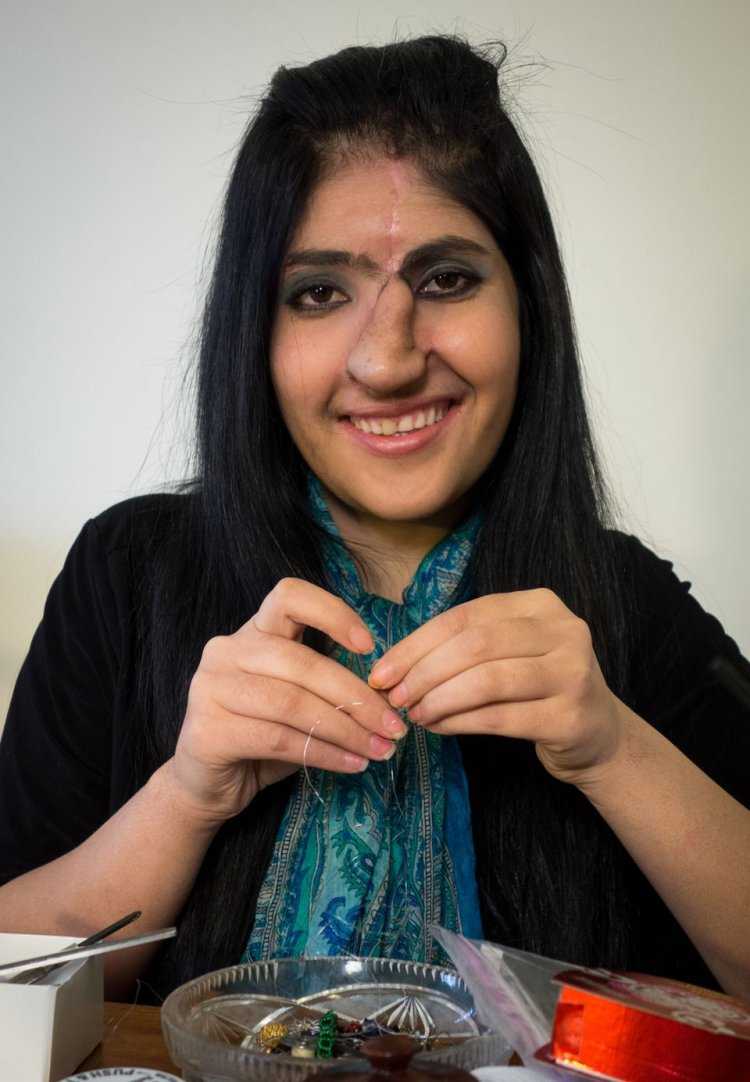 Красивая армянка в платье