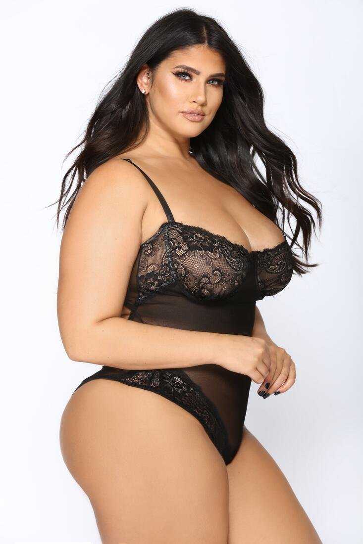 Сандра Саго hot