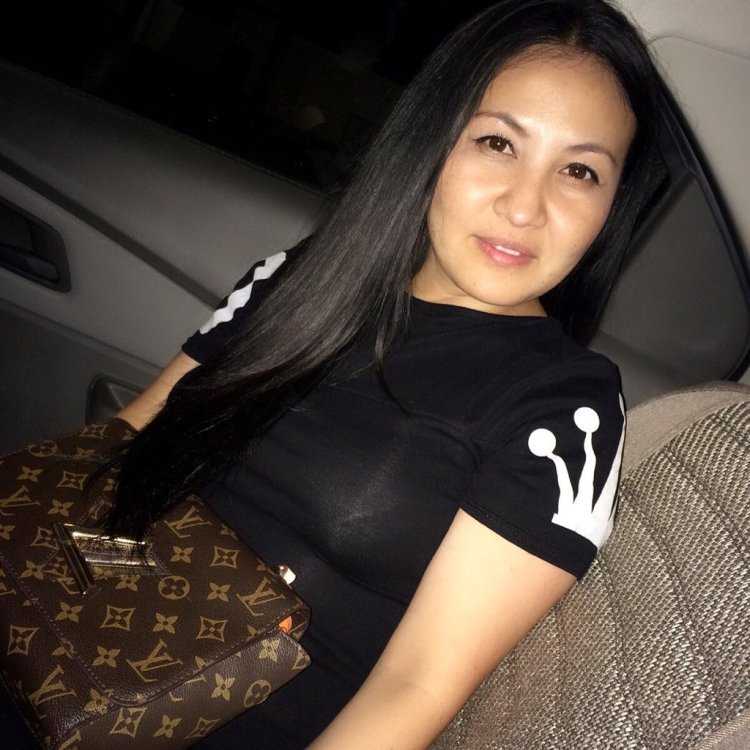 Изображение детей в узбекских национальных костюмах