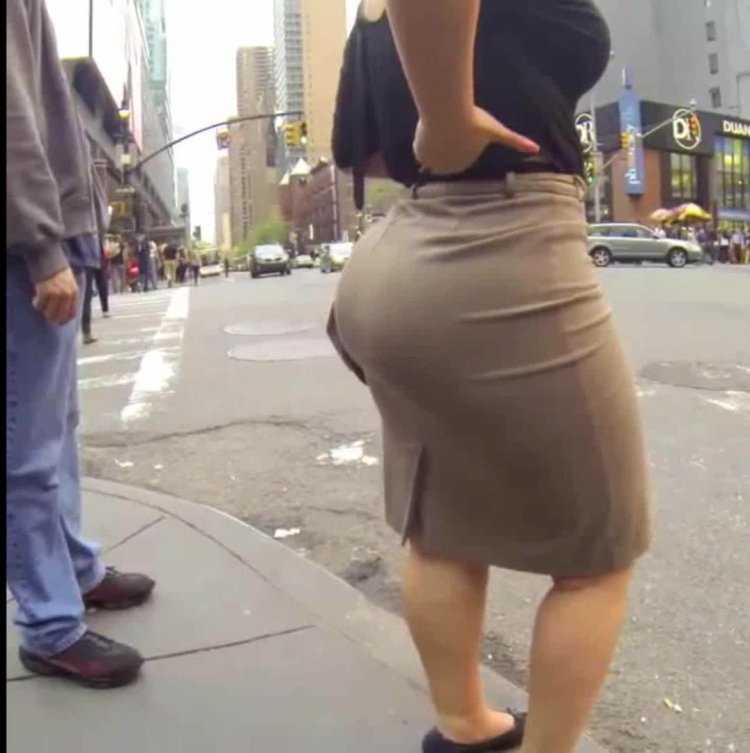 Женские ляжки в колготках