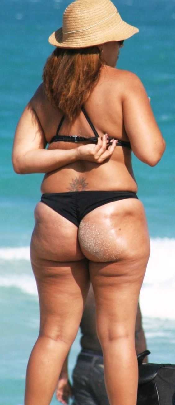 Жирные женщины в стрингах