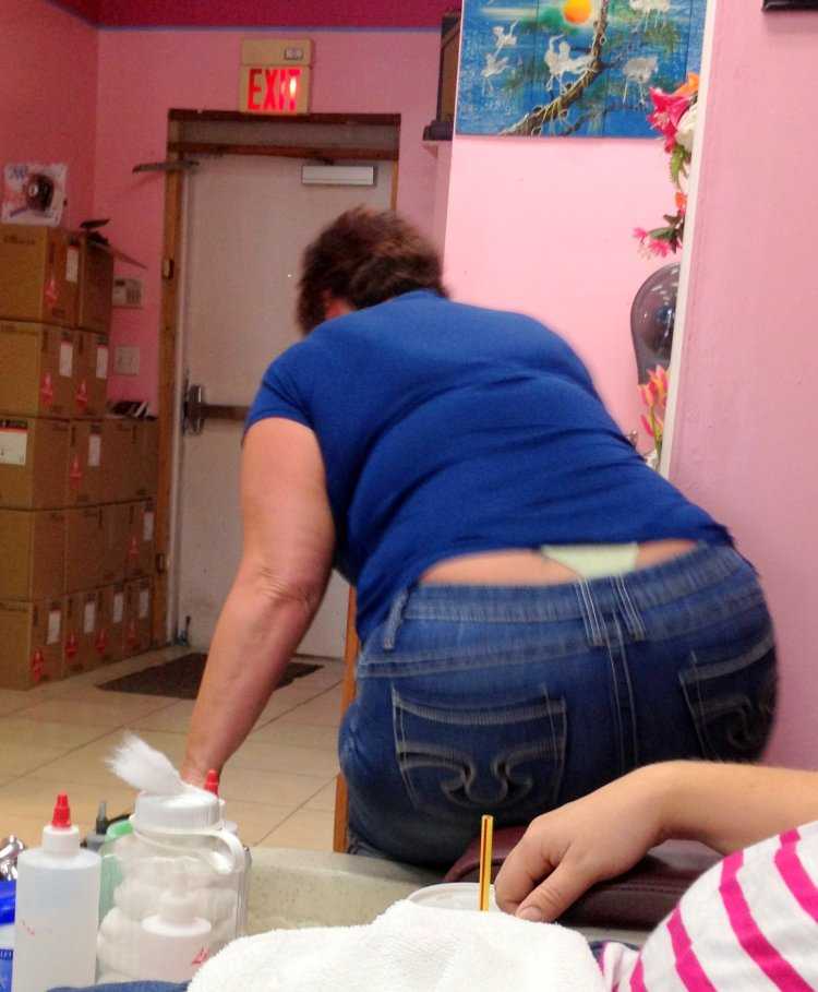 Толстая жопа в стрингах38