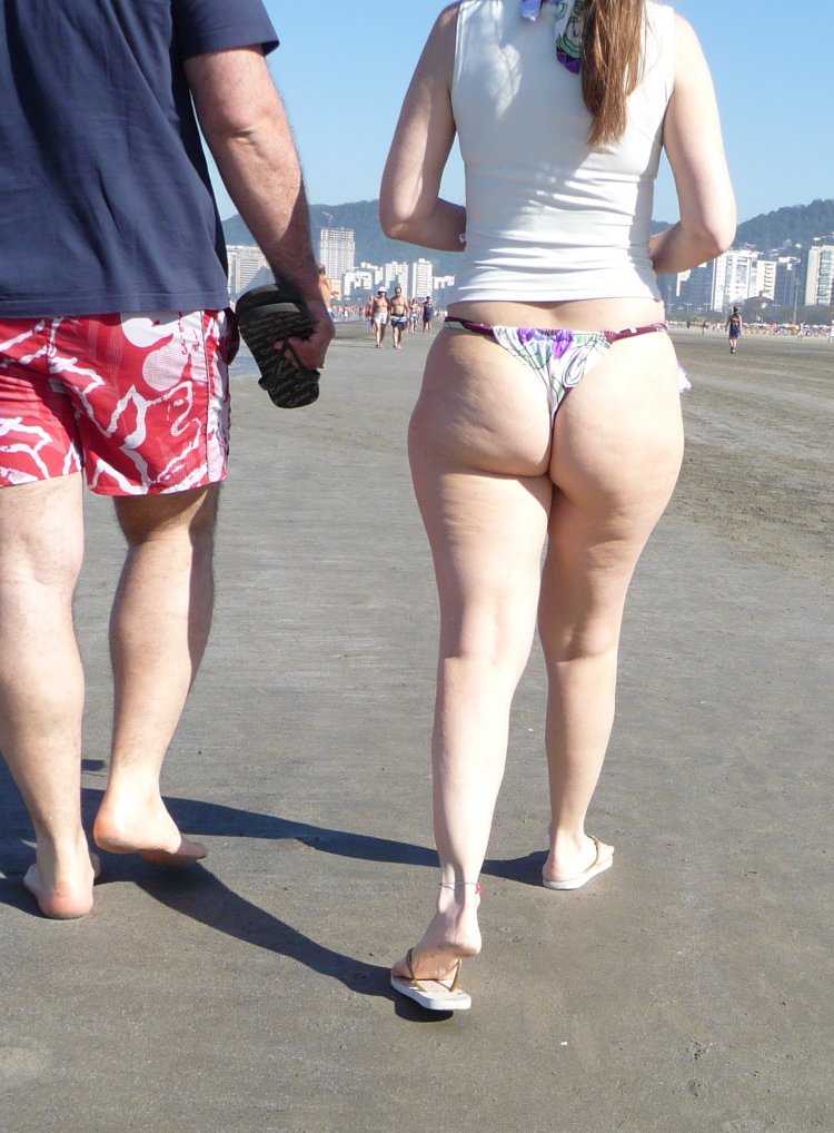 Попы в купальниках