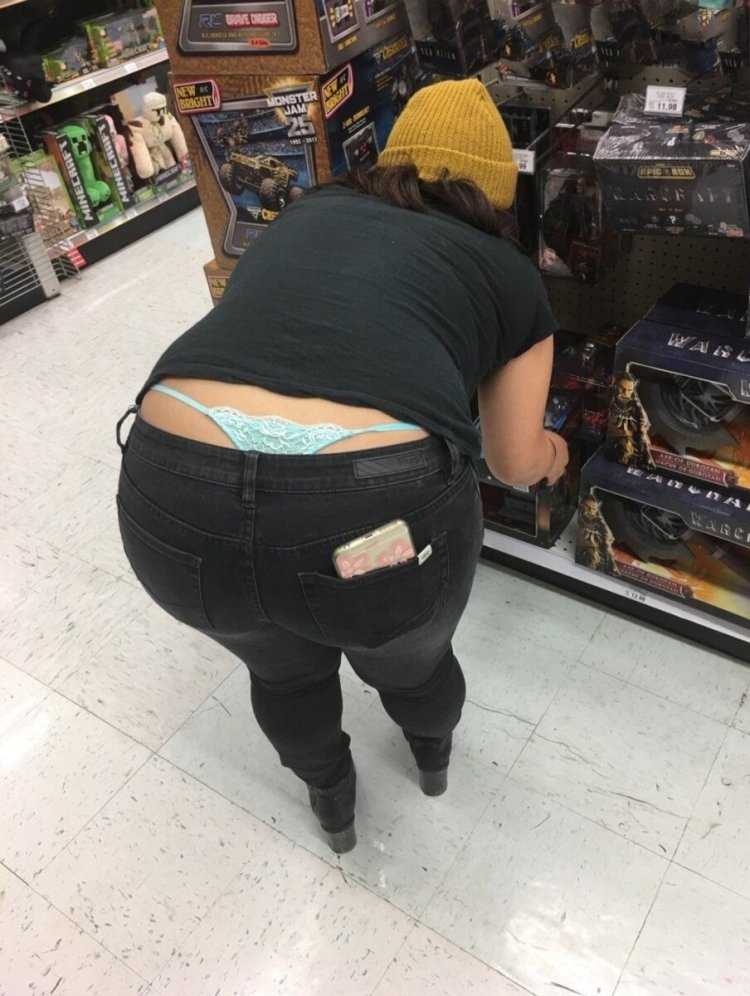 Большие загорающие задницы на пляже